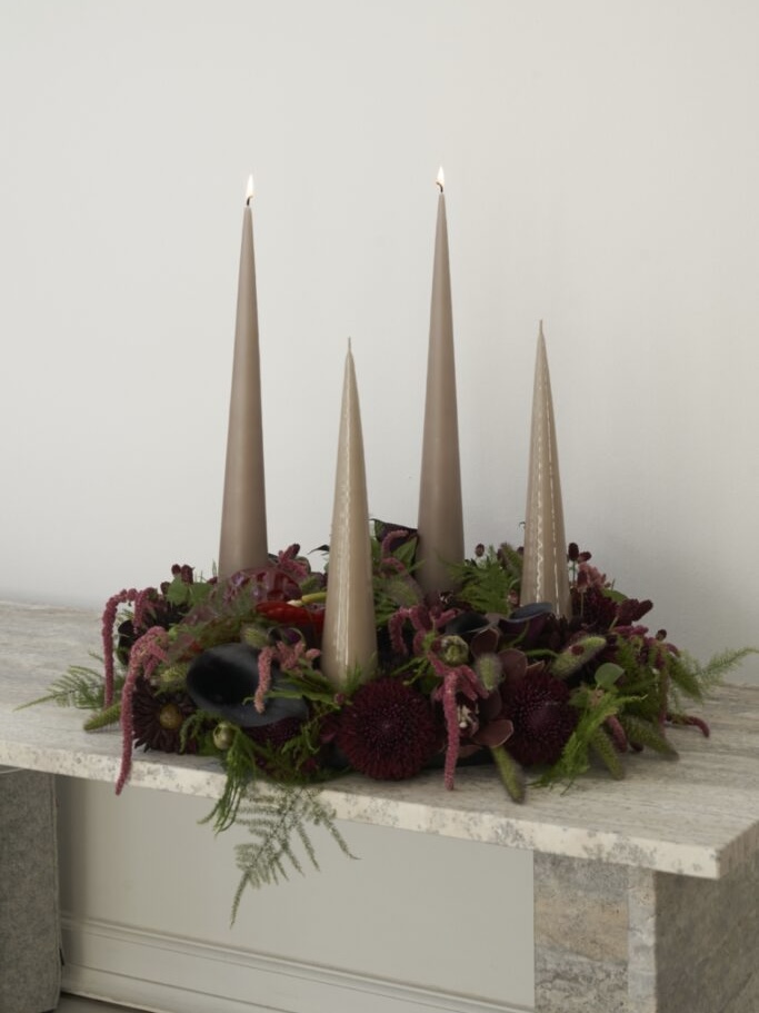 Ester & Erik stožasta ukrasna svijeća