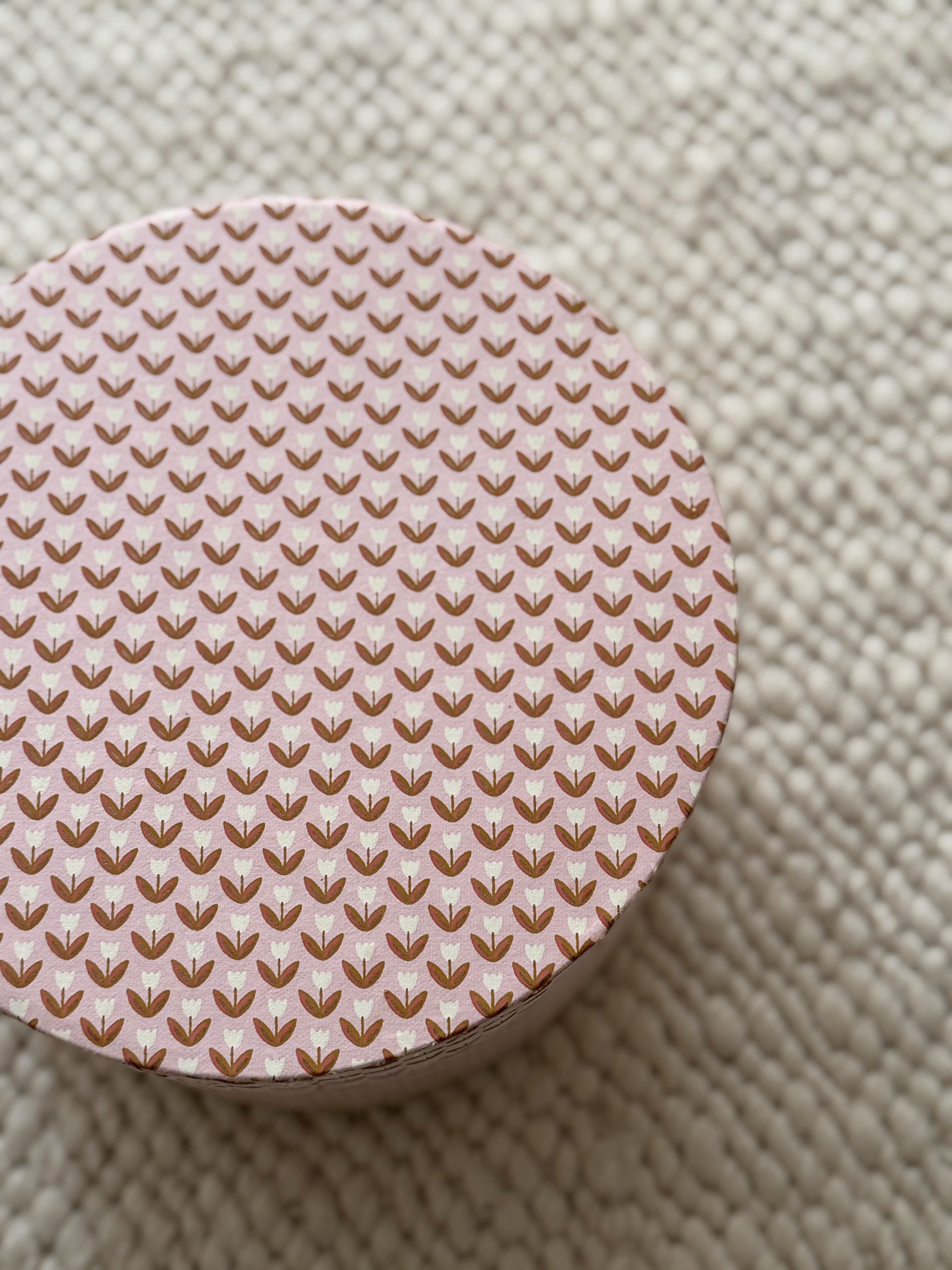 Okrugla dekorativna kutija Calla crvena M