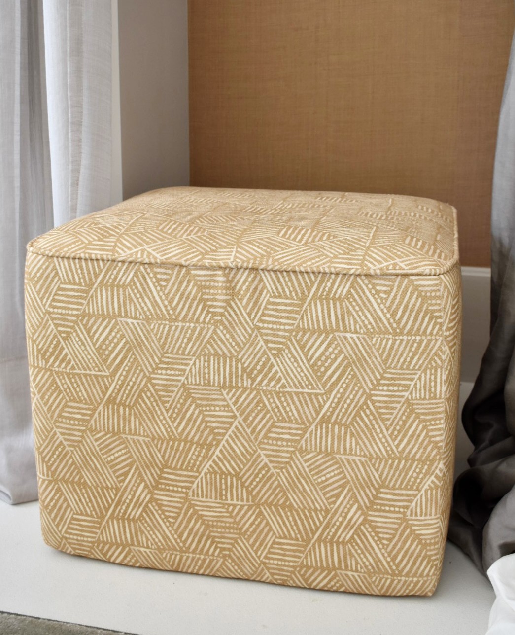 Sage tabure 55 × 55 – Sand
